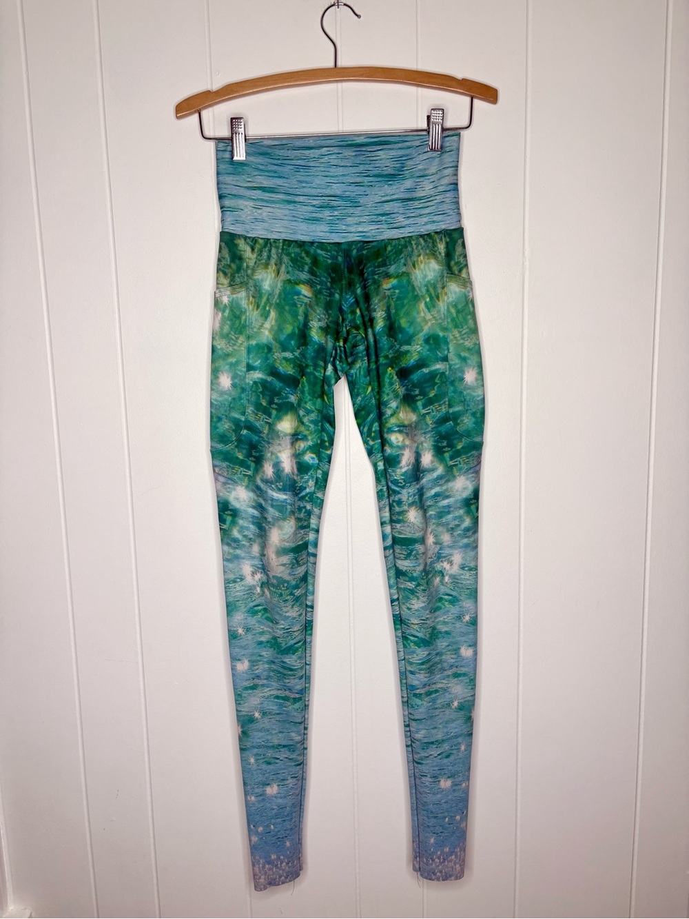 Waterlust Sun-Kissed Sea Leggings Women’s Size Small Waterproof Leggings Blue